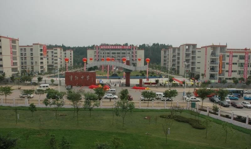 資陽(yáng)中學(xué)院校環(huán)境