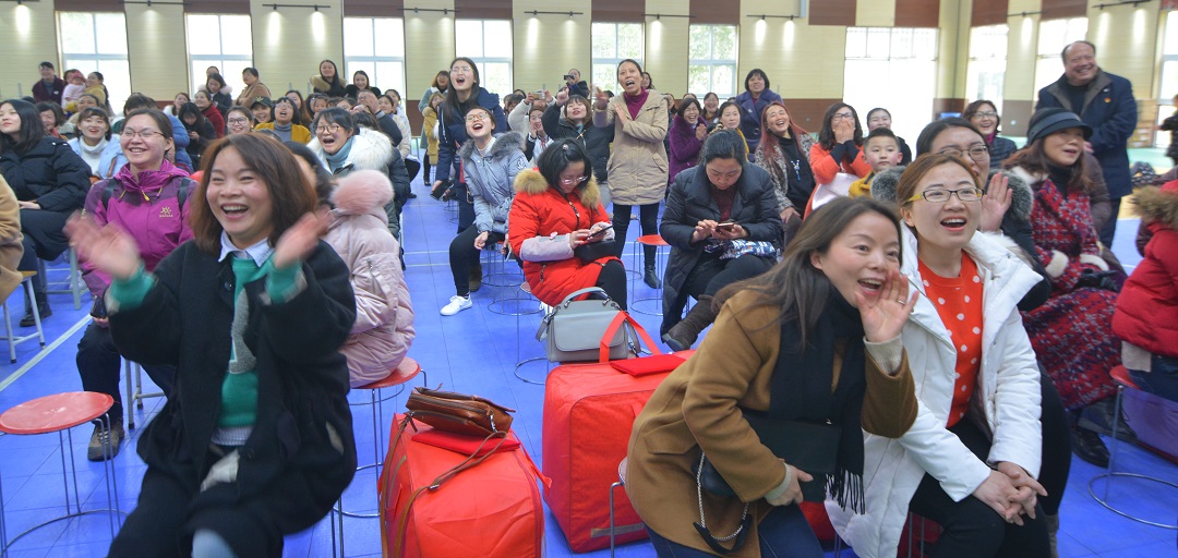 彰時(shí)代風(fēng)采  頌巾幗贊歌！汶川中學(xué)隆重舉行“三八”節(jié)慶祝