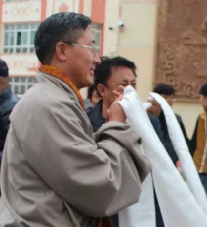 厲害了，央視媒體走進若爾蓋藏文中學(xué)