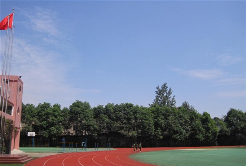 成都三十六中環(huán)境好不好？住宿呢？