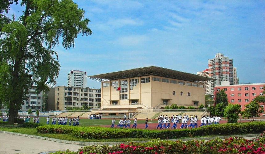 成都市第八中學(xué)2019年中考錄取分?jǐn)?shù)線是多少？