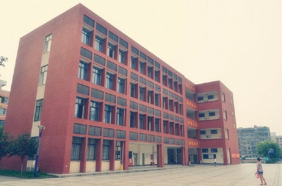江油一中學(xué)費是多少？