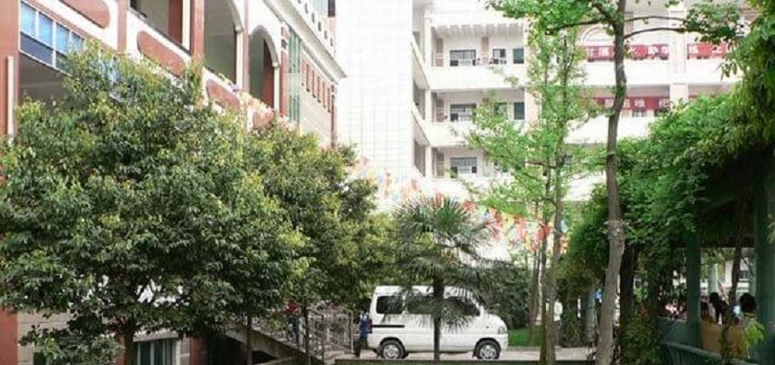 伍隍中學(xué)校園環(huán)境好嗎？