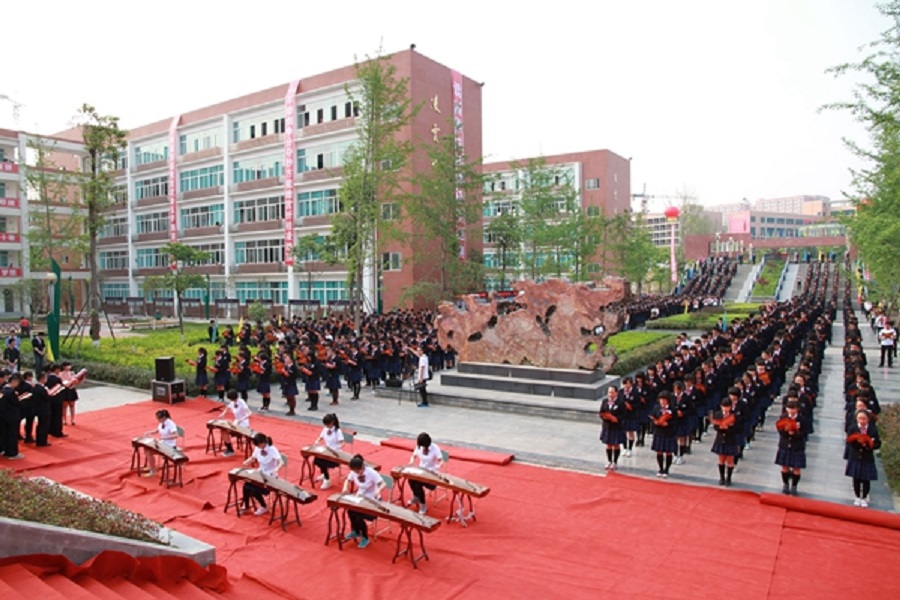 綿陽(yáng)中學(xué)實(shí)驗(yàn)學(xué)校聯(lián)系電話是多少？