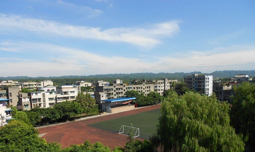 青神中學(xué)校園環(huán)境好不好？