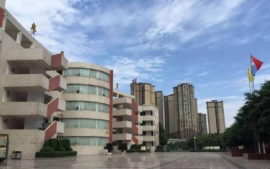 華興中學(xué)是民辦嗎？