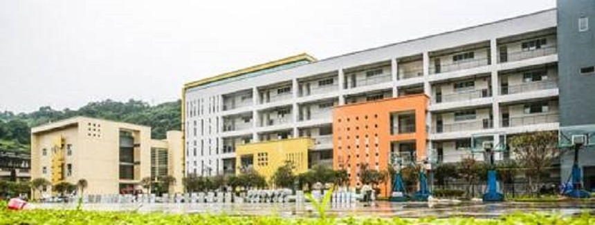雅安二中寢室、校園環(huán)境怎么樣？