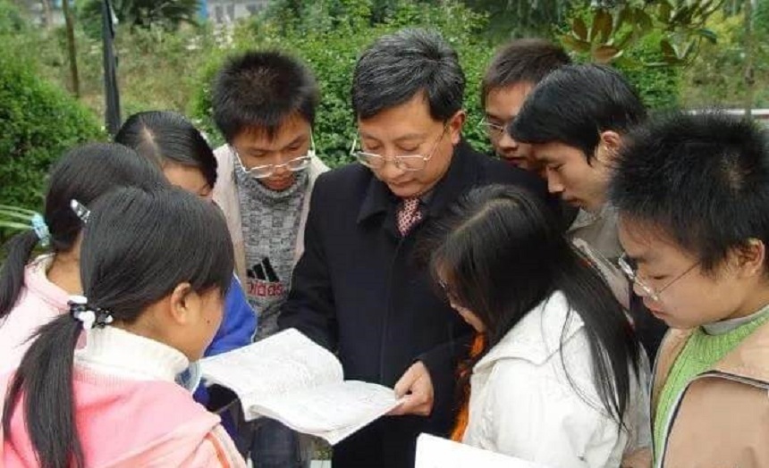 倉山中學(xué)是公辦高中嗎？