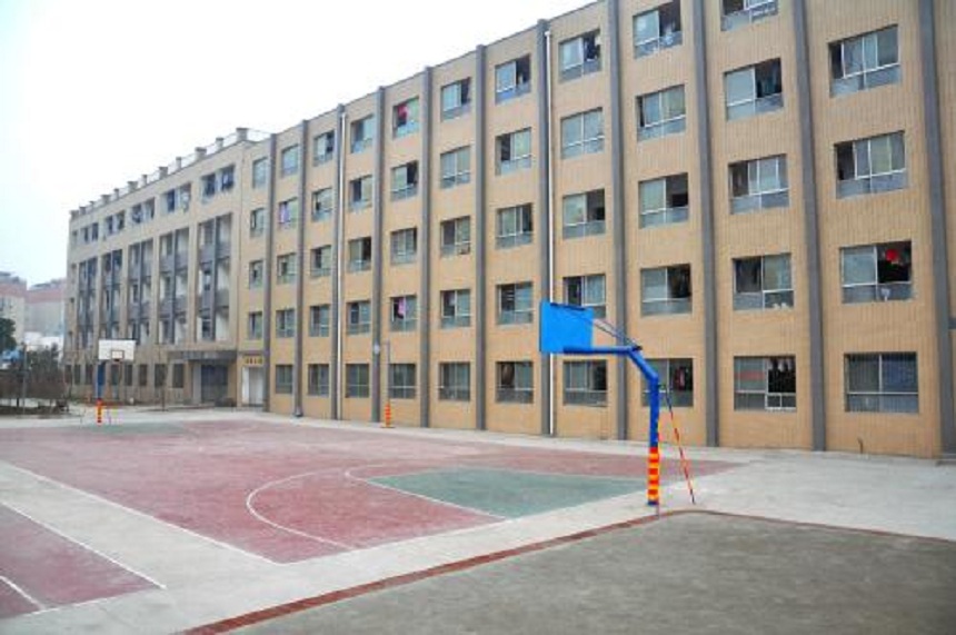 德陽東電中學是不是公辦高中？