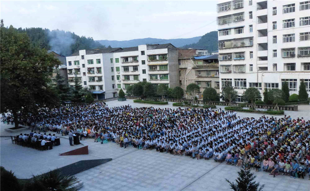 平昌縣響灘中學(xué)學(xué)校地址在哪里？