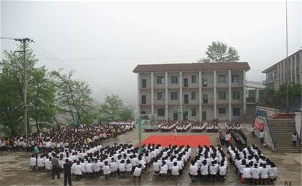 萬源市第二中學(xué)環(huán)境怎么樣、好嘛？