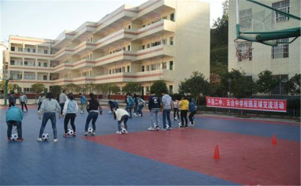 云臺(tái)中學(xué)學(xué)校詳細(xì)地址在什么地方？