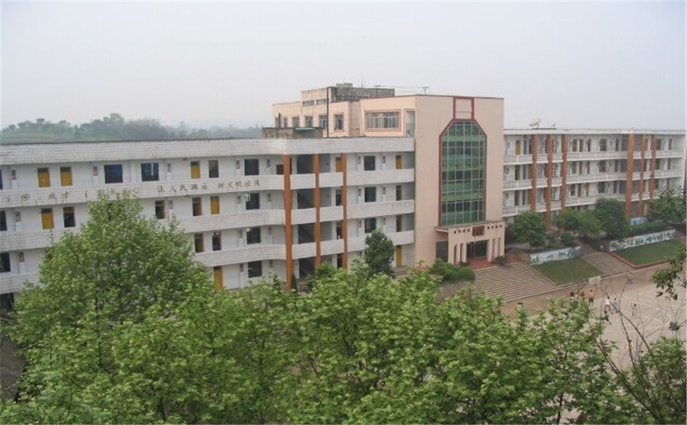 瀘州市納溪區(qū)護(hù)國中學(xué)環(huán)境怎么樣？