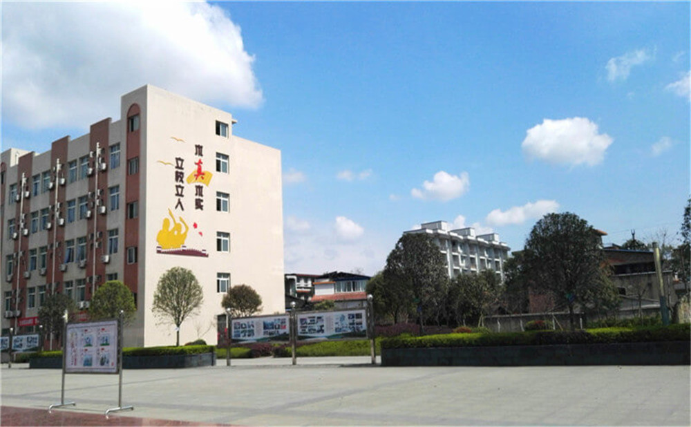 自貢市江姐中學(xué)具體地址在什么地方？