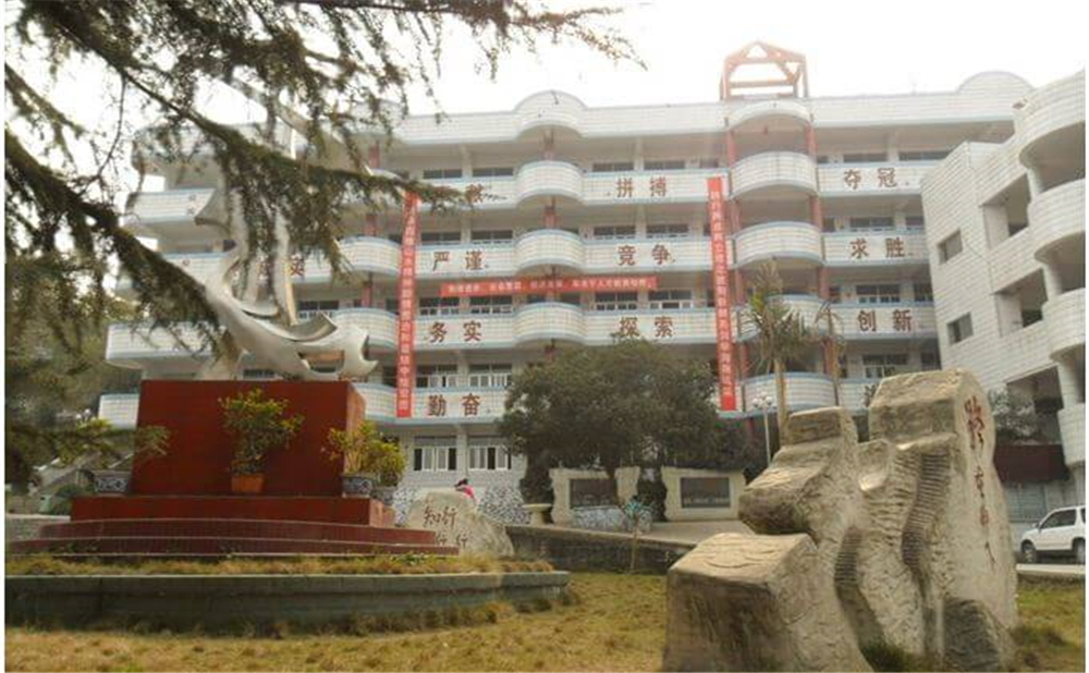 資中龍結(jié)中學(xué)學(xué)校環(huán)境怎么樣？