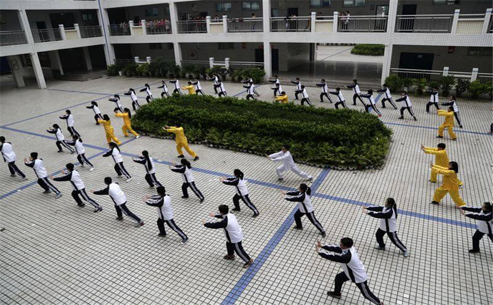 高坪中學2020年學校學費多少錢一年？