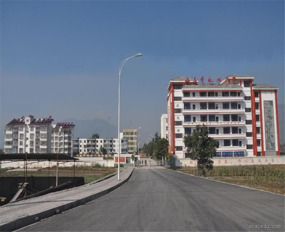 西昌市禮州中學(xué)學(xué)校招辦電話是多少？