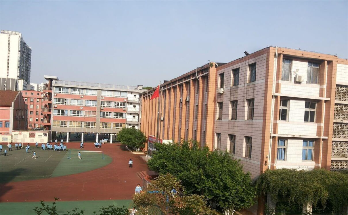 通錦中學(xué)的學(xué)費是多少？