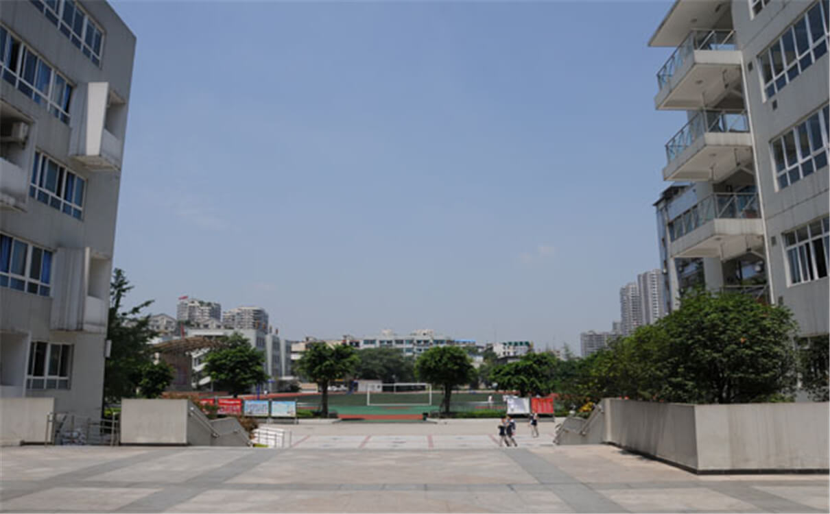 成都鐵路中學(xué)高中部的錄取分?jǐn)?shù)是多少？