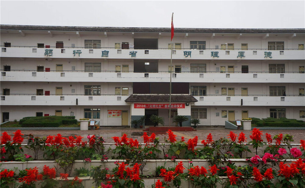 高板中學(xué)高中部的錄取分?jǐn)?shù)是多少？