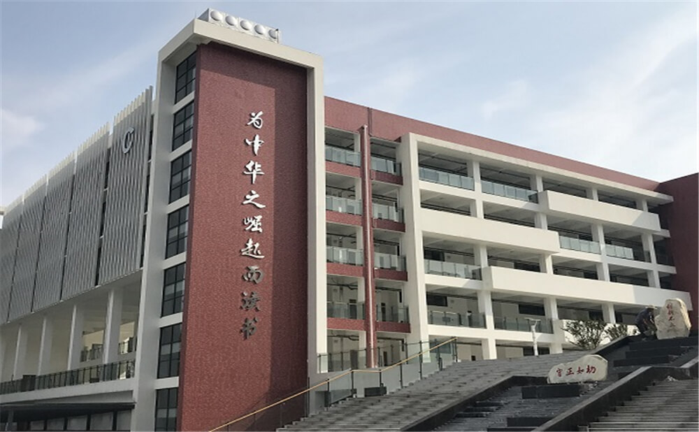 北京第二外國語學(xué)院成都附屬中學(xué)的去年錄取分數(shù)線是多少