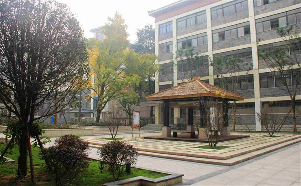 成都市西北中學(xué)的老師怎么樣？