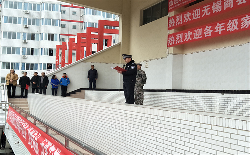 大彎中學(xué)外招生一年的學(xué)費是多少？