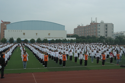 彭州中學(xué)的招生計(jì)劃是多少？