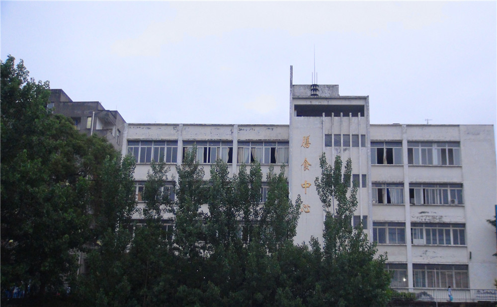 竹篙中學去年的錄取分數(shù)線是多少？