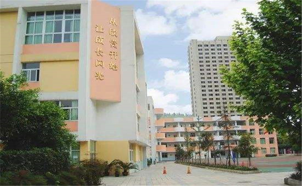 成都成飛中學(xué)的高中住宿怎么樣？