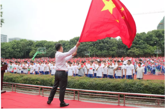 成都石室佳興外國語學(xué)校的學(xué)費是多少？