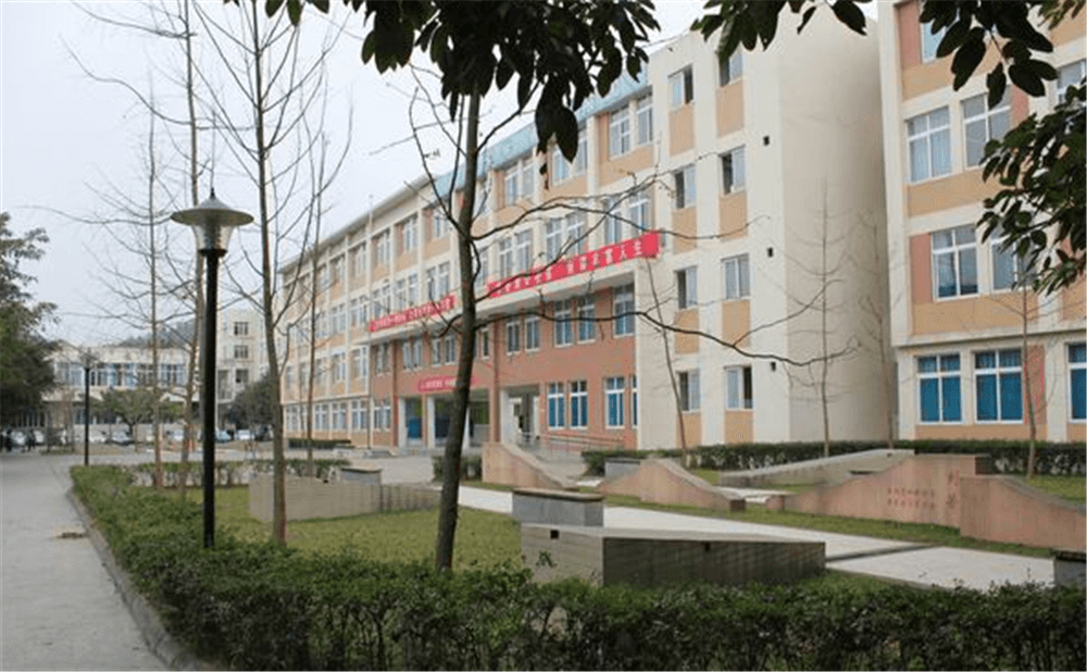 成都列五中學(xué)的高中住宿怎么樣？