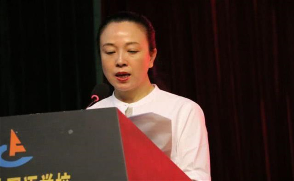 成都外國語學(xué)校的學(xué)費(fèi)是多少是多少？