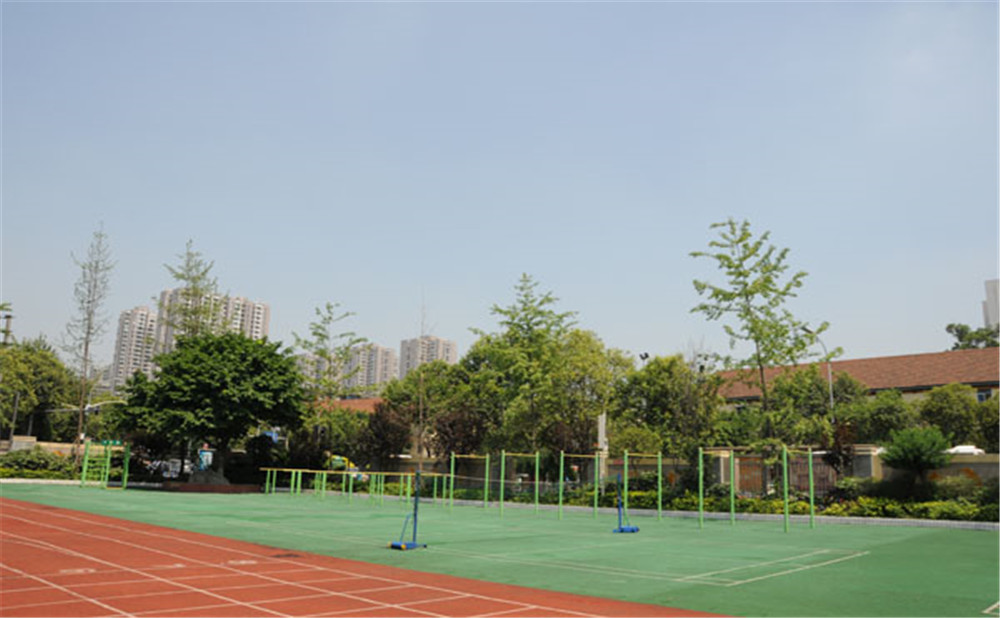 成都鐵路中學(xué)的學(xué)費(fèi)是多少？