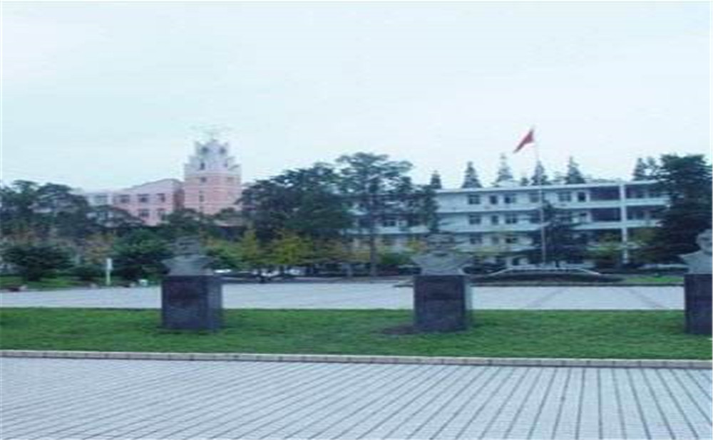 郫縣二中高中宿舍怎么樣？