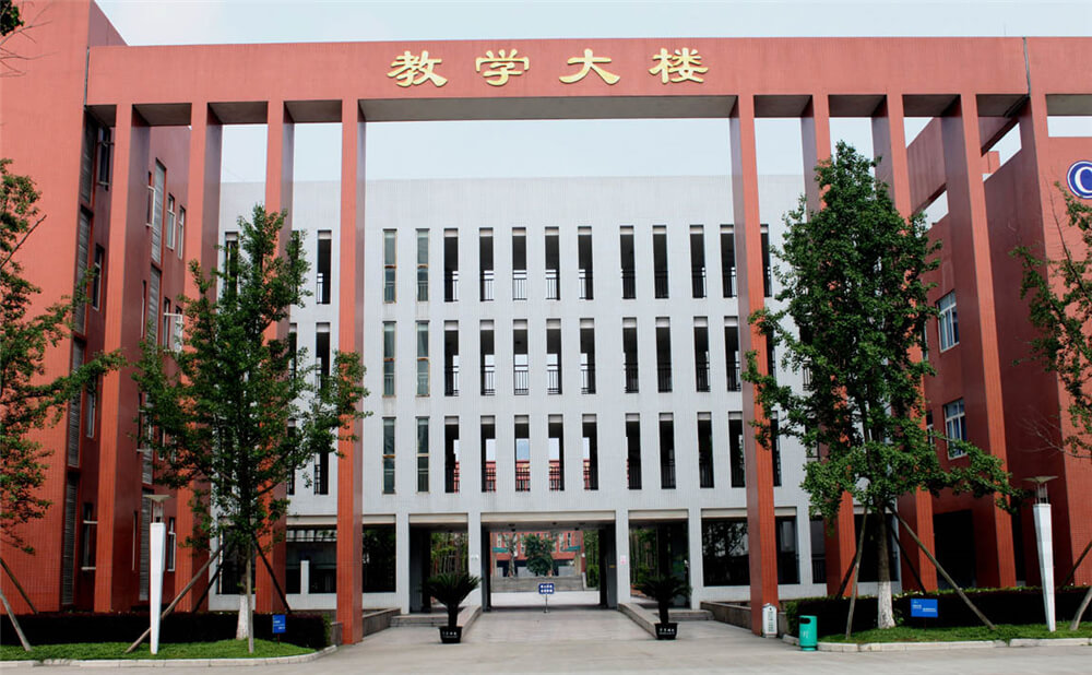 香城中學(xué)近三年的錄取分?jǐn)?shù)是多少分？