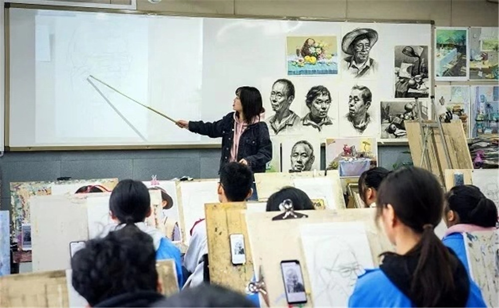 成都市第三中學(xué)錄取分?jǐn)?shù)是多少？
