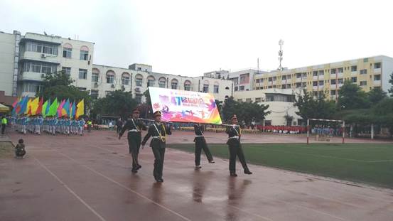西南交通大學(xué)附屬中學(xué)高中一年的學(xué)費(fèi)是多少？