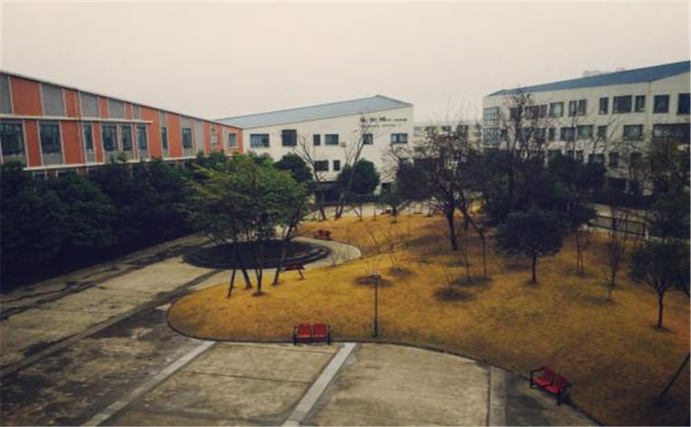 成都實驗外國語學(xué)校（西區(qū)）的宿舍怎么樣？