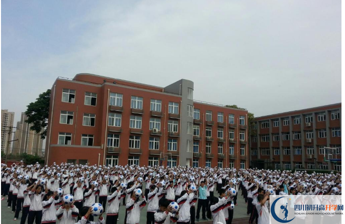 2020年四川師范大學(xué)附屬中學(xué)初升高的學(xué)費(fèi)是多少？