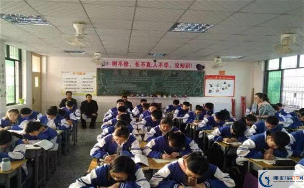 仁壽華達(dá)高中高中部錄取分?jǐn)?shù)是多少？