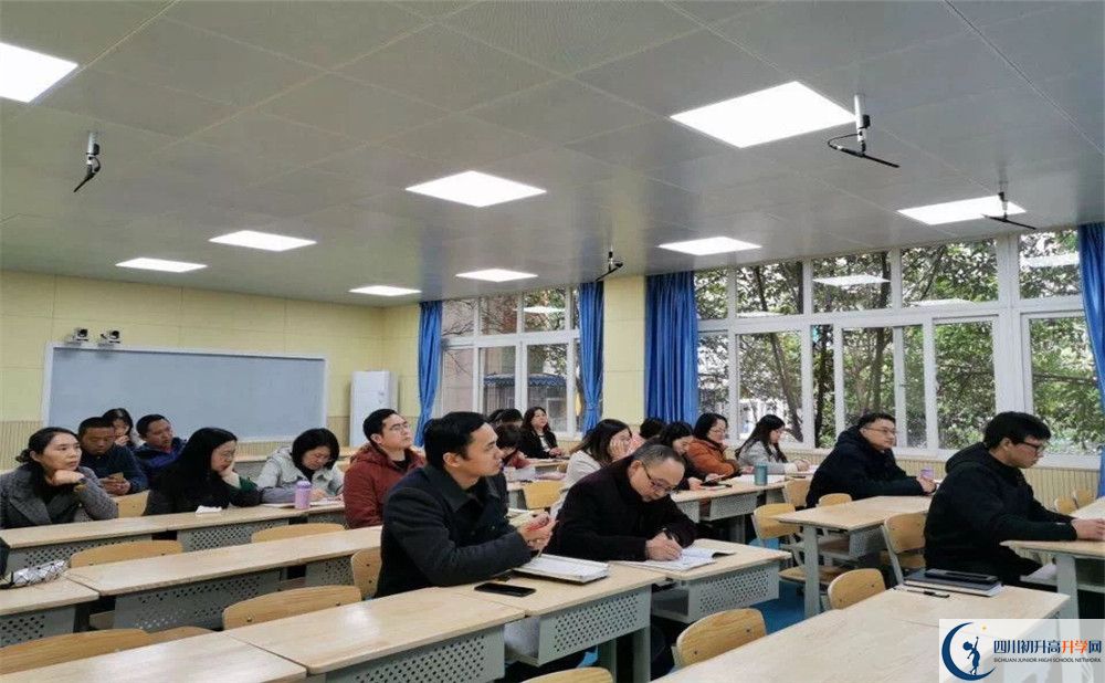 四川師范大學(xué)附屬中學(xué)是怎么樣的學(xué)校？