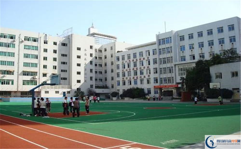 成都市西北中學(xué)的學(xué)費收費標(biāo)準(zhǔn)是多少錢？