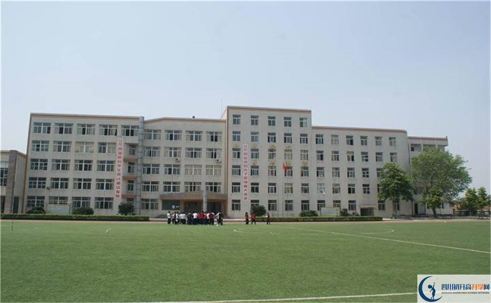 洛帶中學(xué)是個怎么樣的學(xué)校？