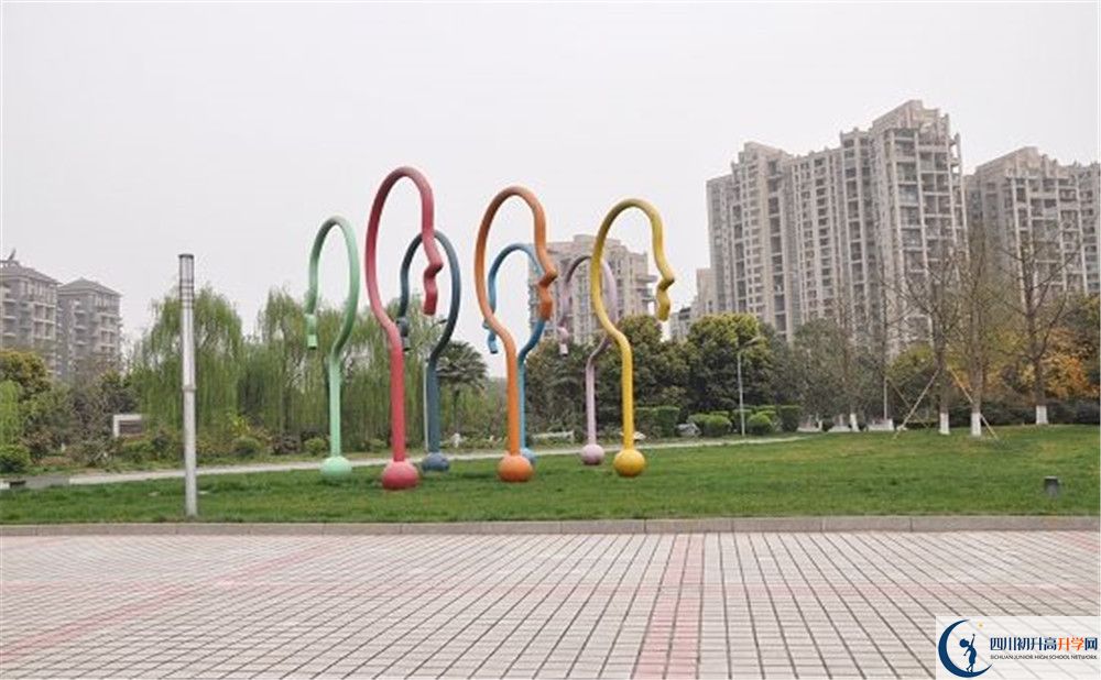 成都七中實(shí)驗(yàn)學(xué)校的升學(xué)率是多少？
