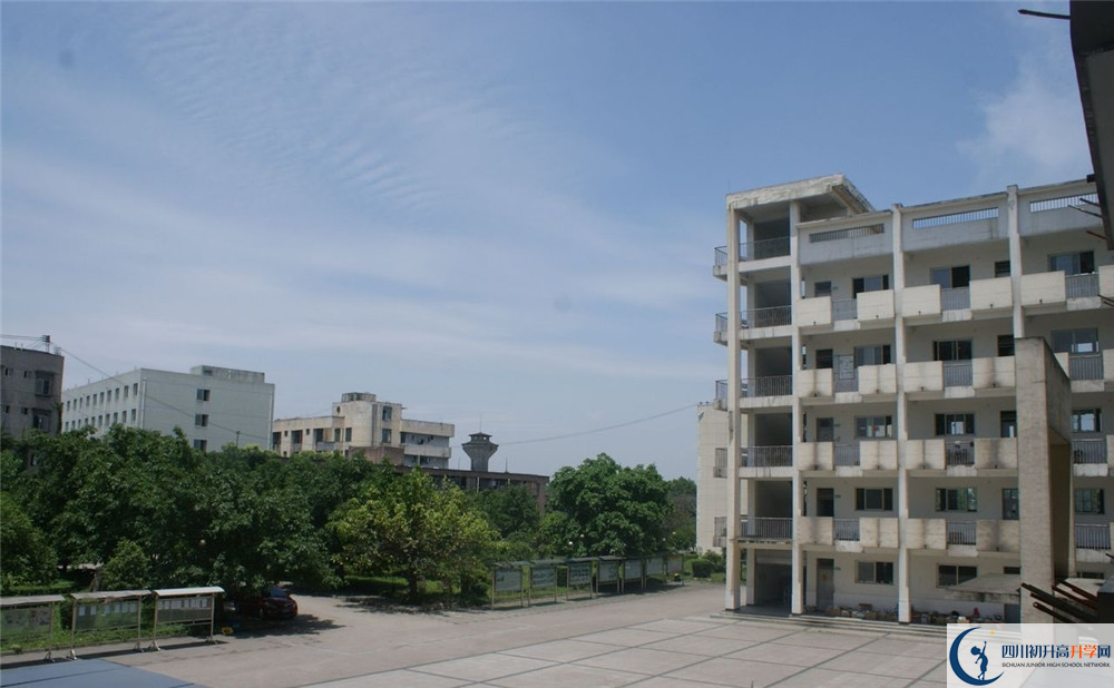 高埂中學(xué)是怎么樣的學(xué)校？