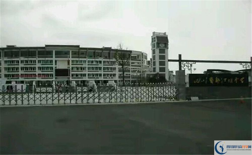 都江堰中學的2020分數(shù)線是多少？