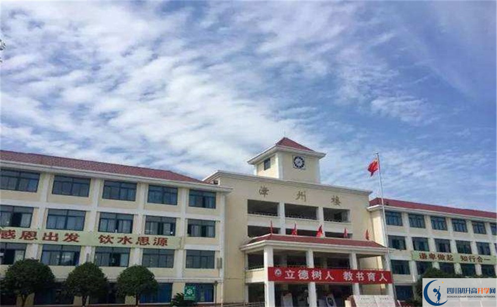 敖平中學的學費大概是多少？