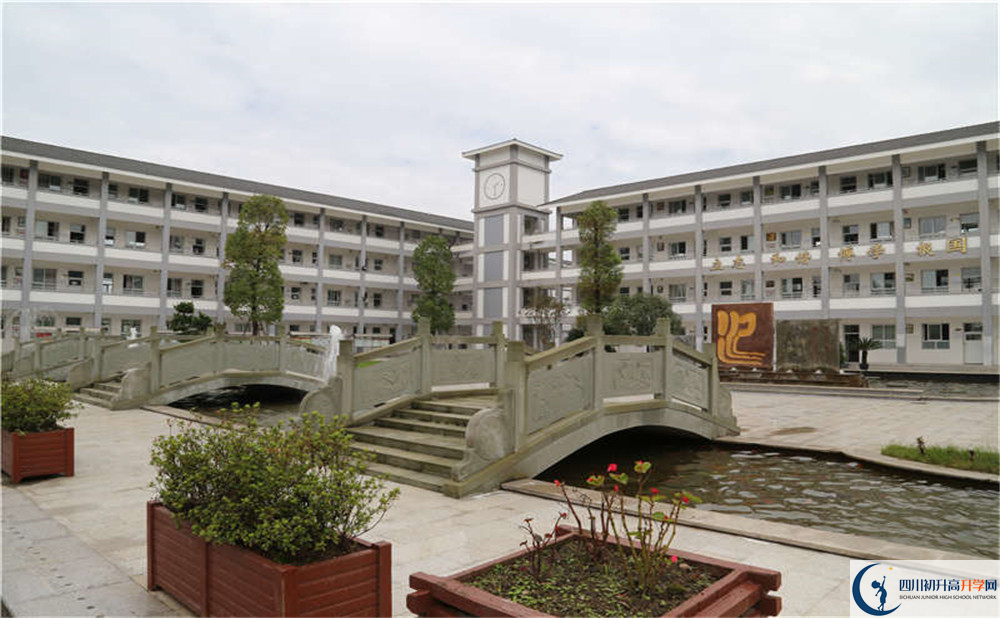 平樂中學(xué)的學(xué)費大概是多少？