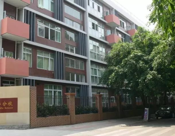 中考成都市石室聯(lián)中蜀華分校的招生分數(shù)線是多少？